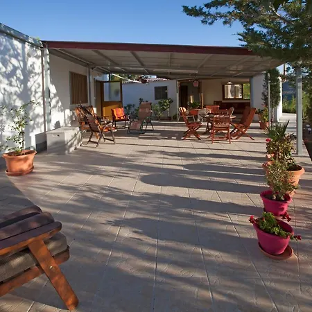 Landhuis Arodafni Retreat Vavla